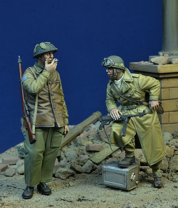 D-Day miniature studio［DD35201]1/35 WWII カナダ陸軍 一服するカナダ軍歩兵とオートバイ伝令兵セット(2体セット)