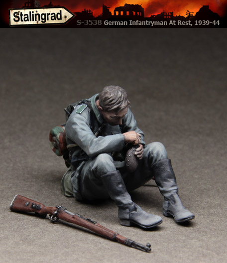スターリングラード[ST3538]1/35休息する独兵1939〜44(8)水を飲む兵士
