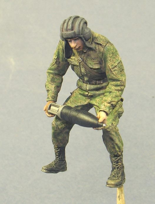TANK[T-35184]1/35 現用ロシア 戦車兵「砲弾搭載」#2(2体)